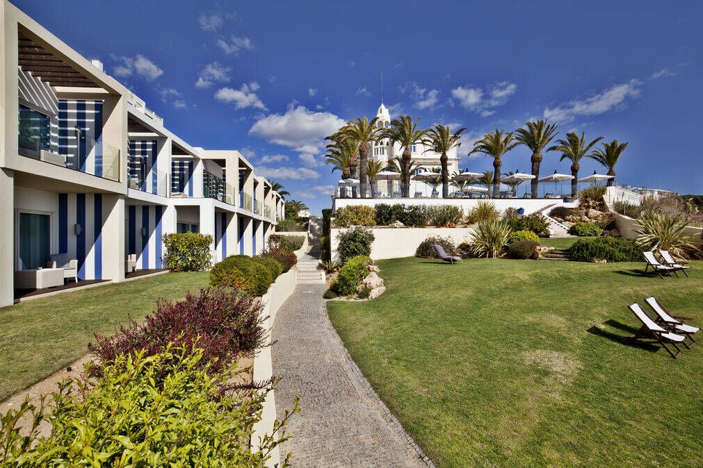 Bela Vista's cliff-top houses above Praia da Rocha